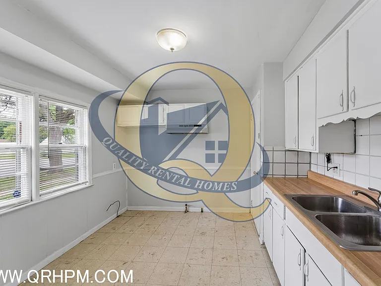955 S Ballenger Hwy — Photo 8