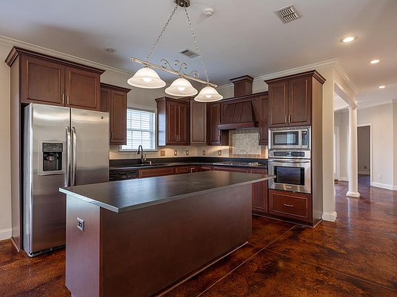 2nd image of 229 Stonegate Ln
