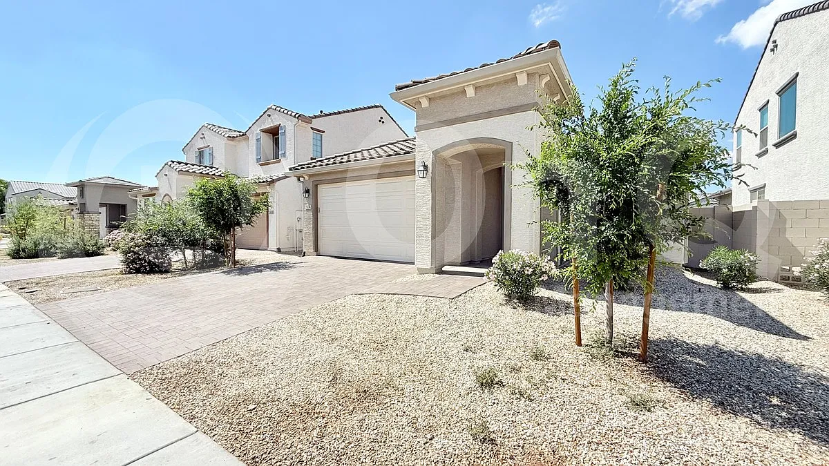 3 bed, 2.0 bath, 1730 sqft, $2,299 — Photo 2