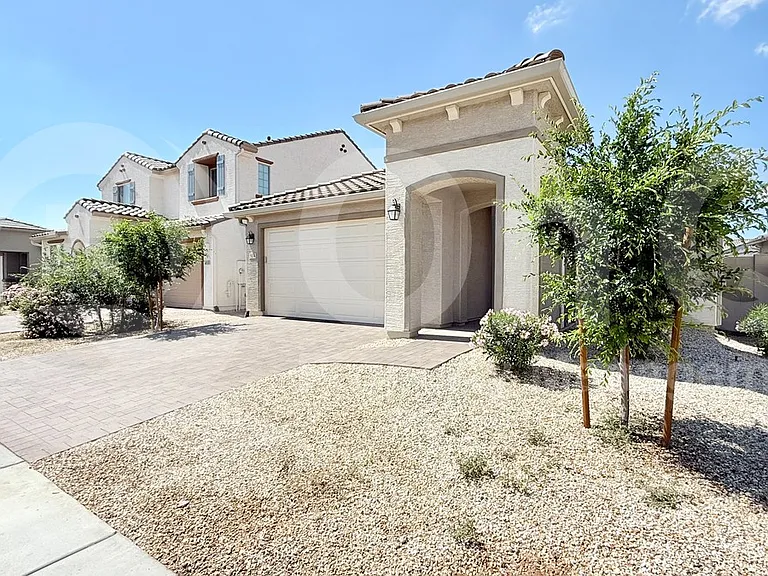 9034 W Luke Ave — Photo 2