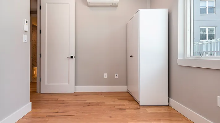 Rented by Nooklyn NYC LLC | media 18