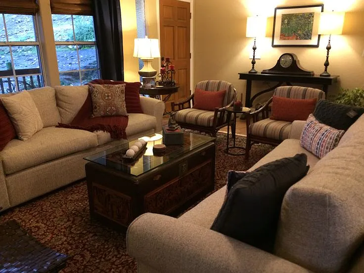 3 bed, 2200 sqft, $2,900 — Photo 2