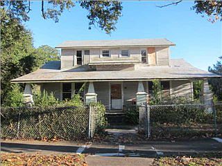 2nd image of 160 Avenue E