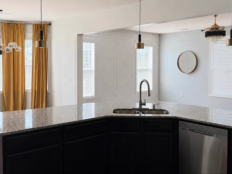 530 Barrimore Dr — Photo 3