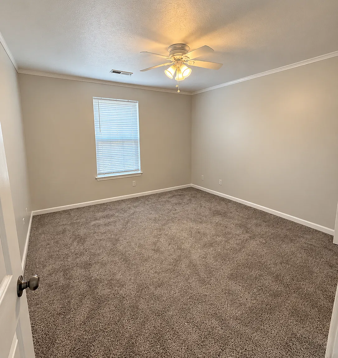 3 bed, 1295 sqft, $1,900 — Photo 4