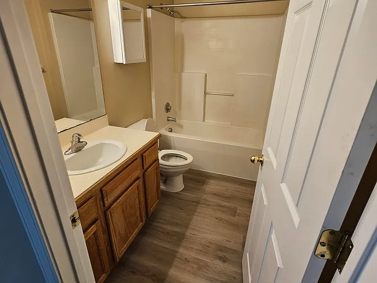 7521 W Tottenham Ln — Photo 9