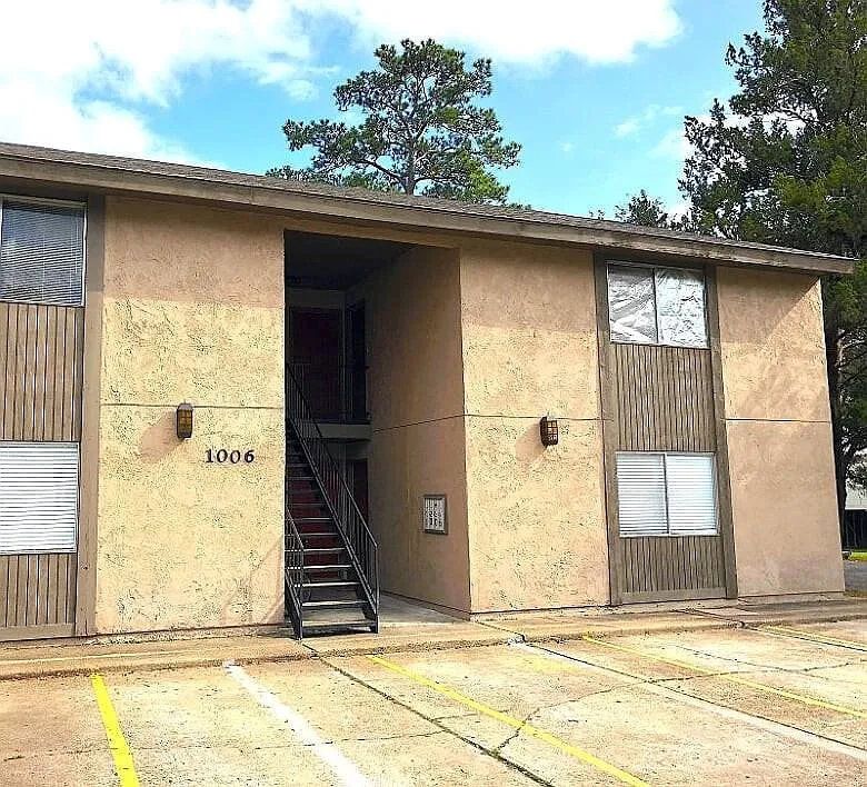 1008 N Houston Ave
