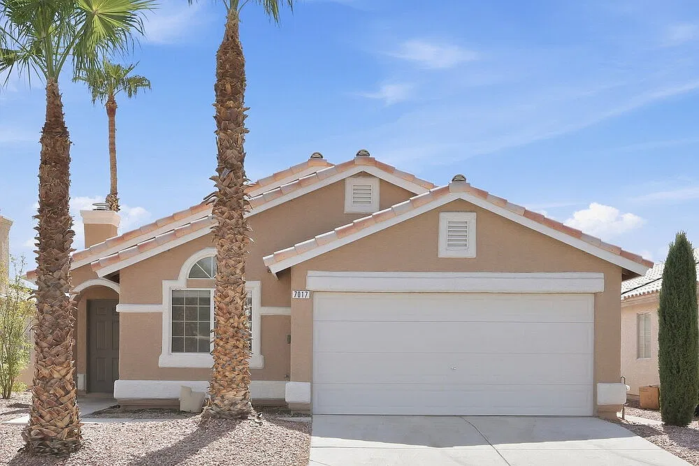3 bed, 2.0 bath, 1558 sqft, $2,090 — Photo 1