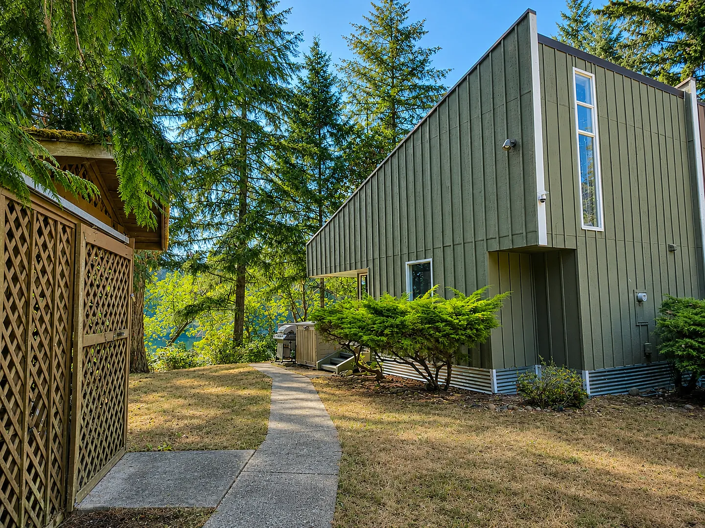 Renovated Clearwood Townhome with Lake Views — Photo 3