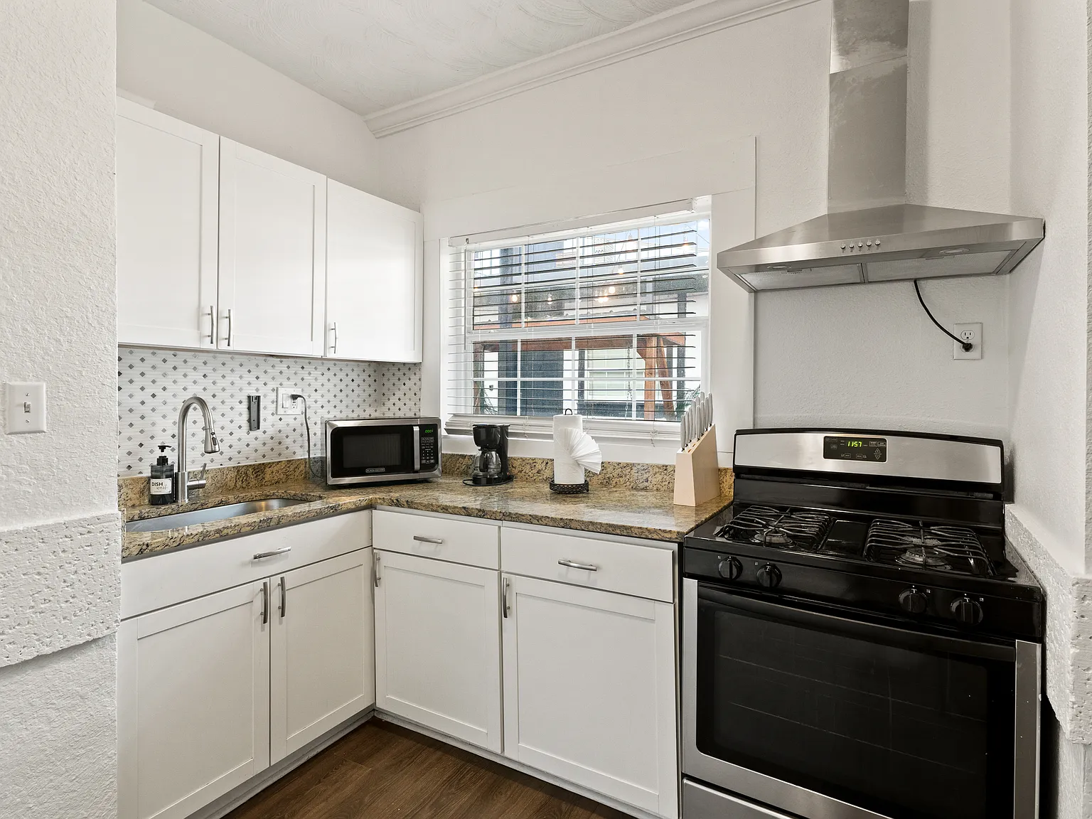 2 bed, 750 sqft, $1,490 — Photo 2