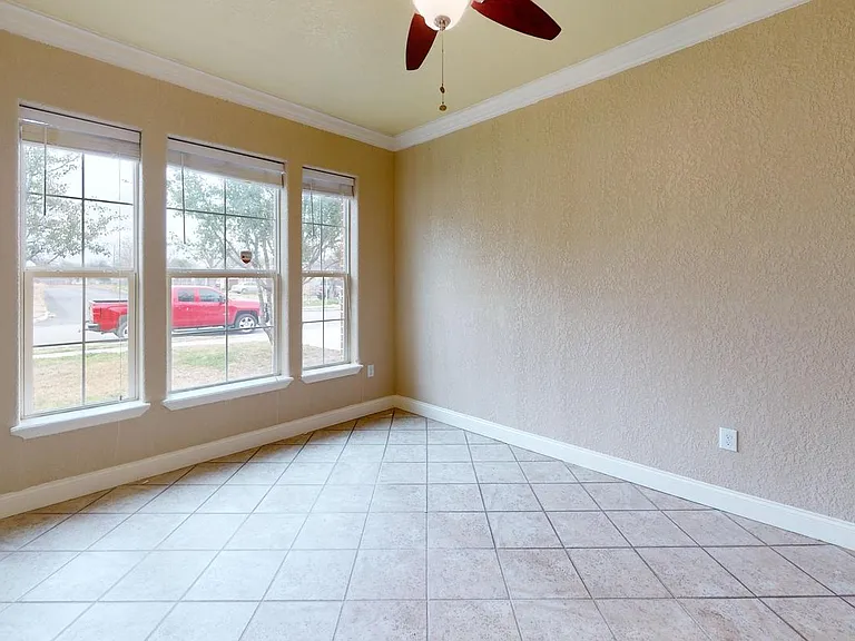 7559 Glen Mont Dr — Photo 15