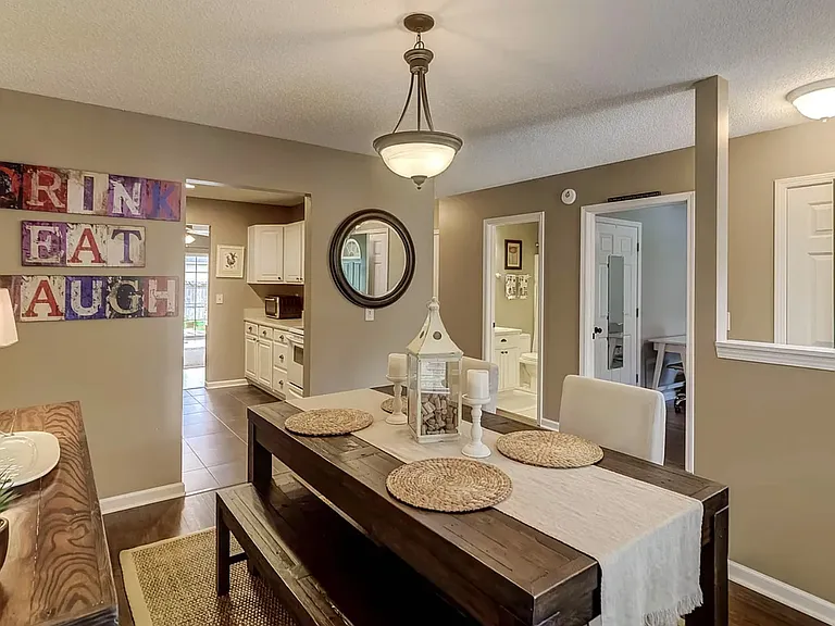 1691 Dexter Ln — Photo 6