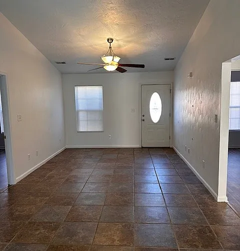 3 bed, 1209 sqft, $1,650 — Photo 4