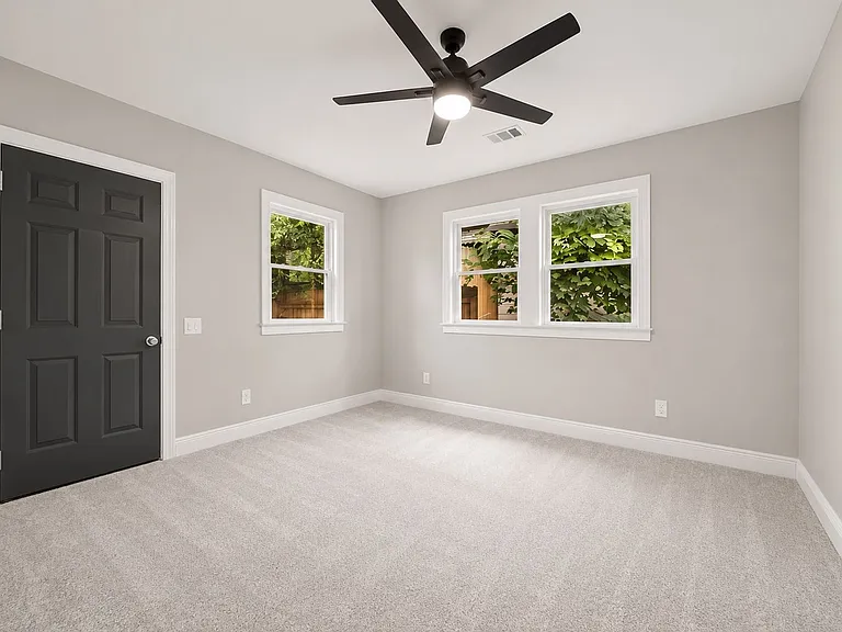 1658 Temple Ave — Photo 21