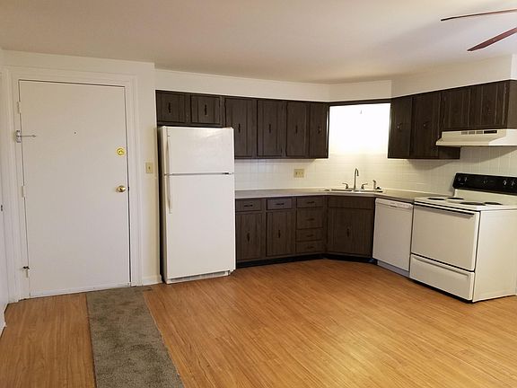 3rd image of 21 Losson Garden Dr APT 2
