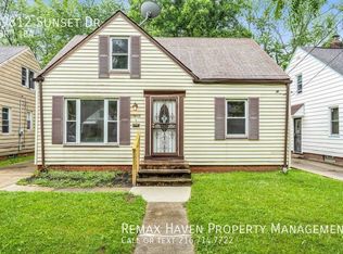 19812 Sunset Dr, Warrensville Heights, OH