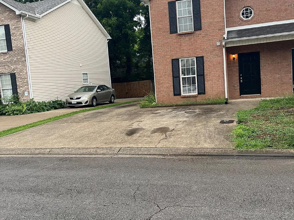 1513 Middleborough Ct