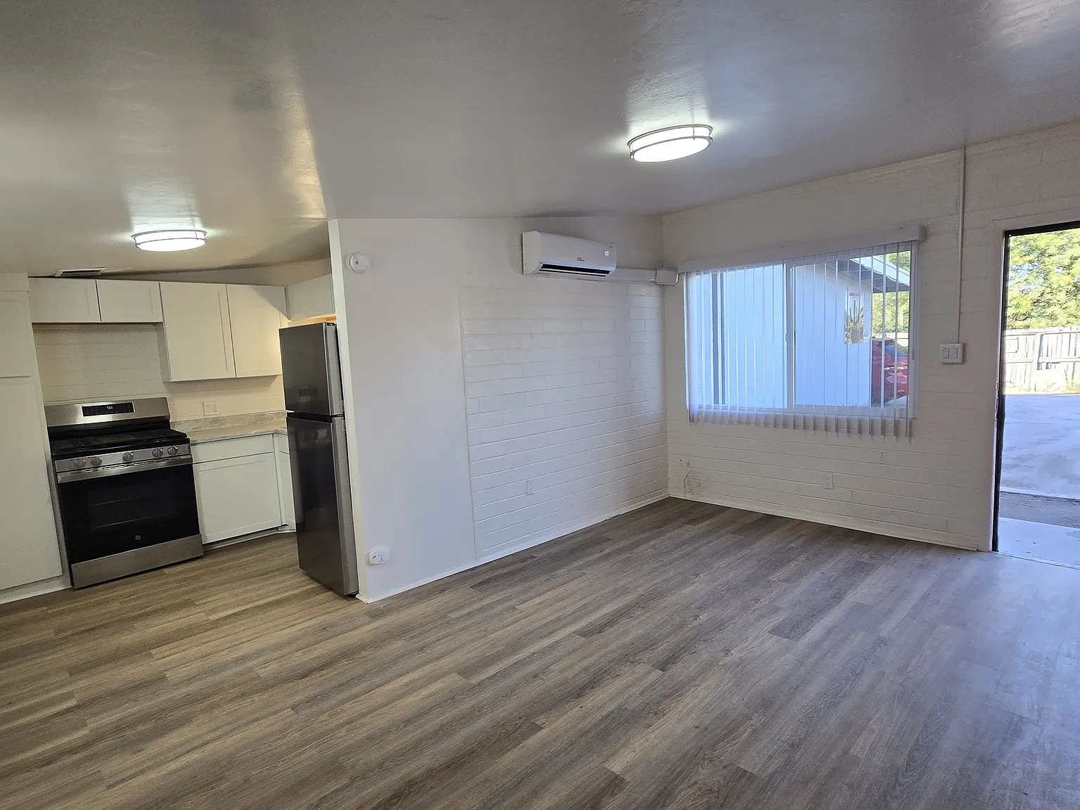 Studio, 400 sqft, $499 — Photo 4
