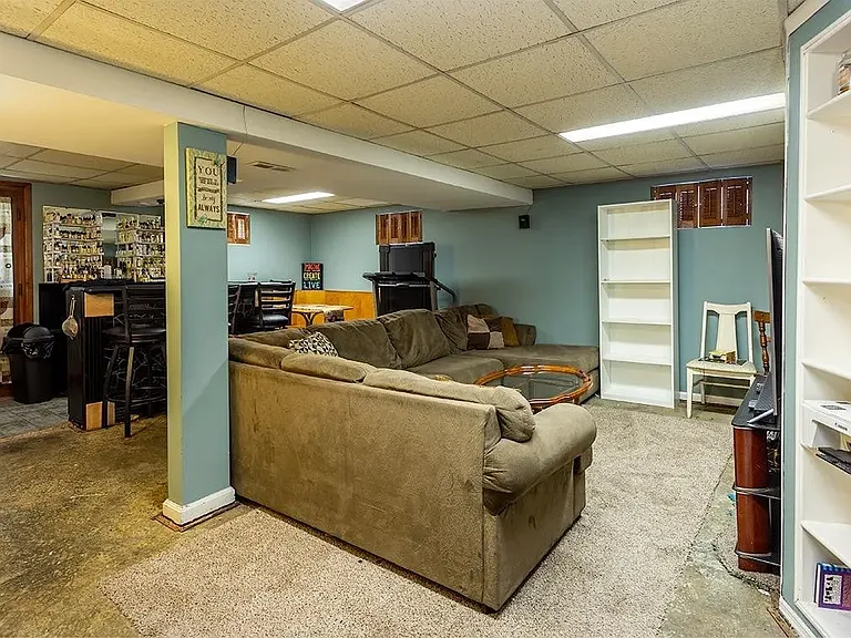 981 Glenna Dr — Photo 10