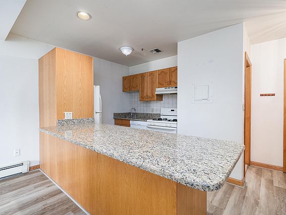 4th image of 72 Park Ave APT 2D