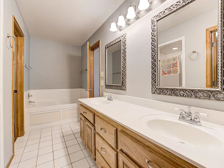 605 Eastview Dr — Photo 39