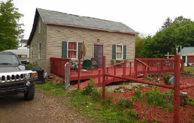 1st image of 555 Saginaw St