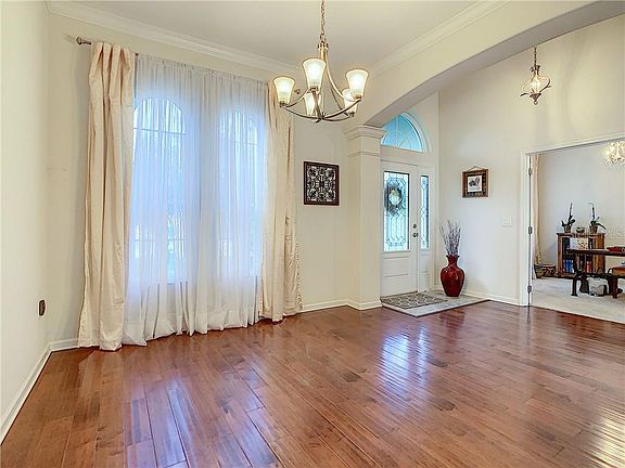 5th image of 270 Chardonnay Ln