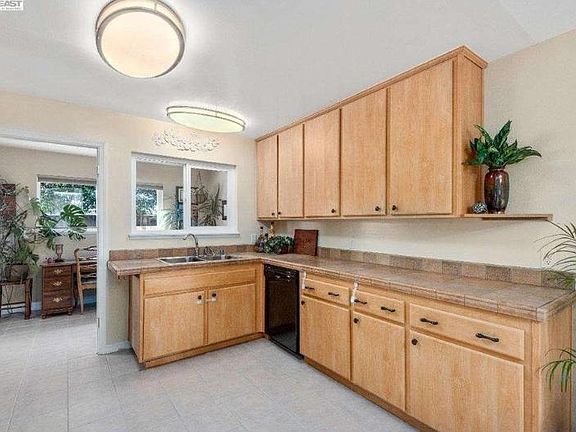 5th image of 5270 Peony Dr