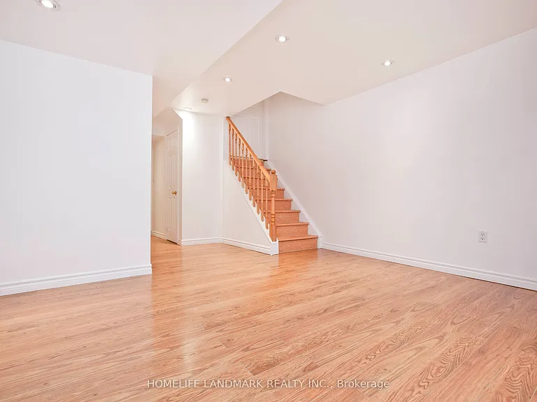 47 Waterton Cres — Photo 17