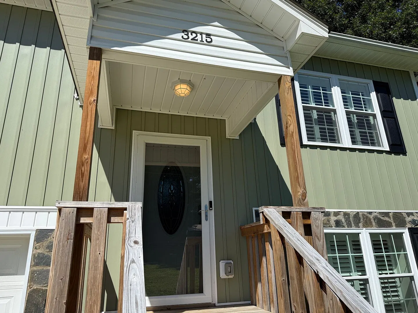 Fully Furnished 3 Bedroom, 2 Bath Home with Garage and Large Backyard — Photo 3