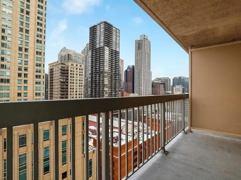 545 N Dearborn St #1903 — Photo 7