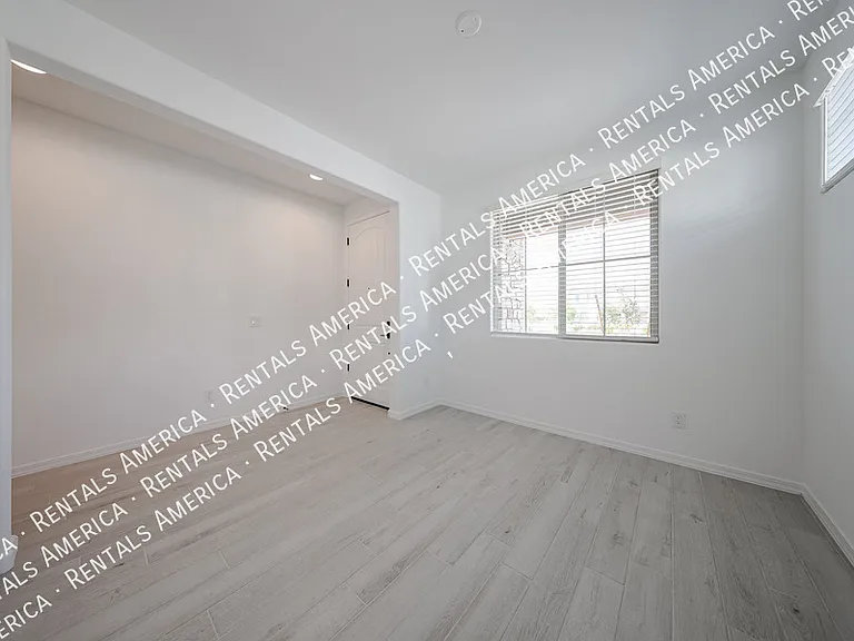 8725 W Windsor Blvd — Photo 7