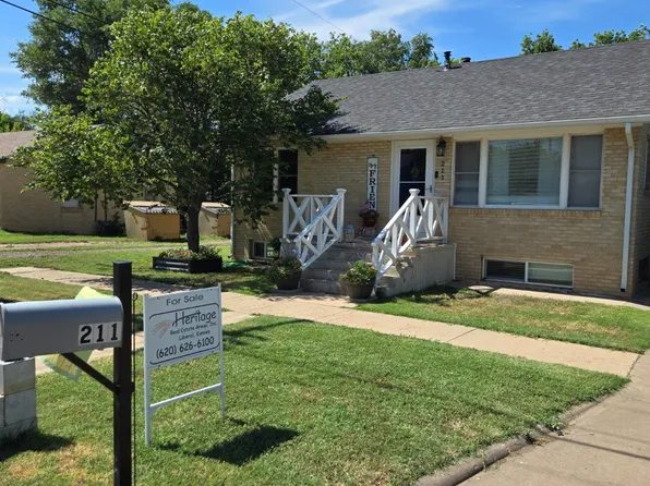 211 W 8th St, Liberal, KS 67901