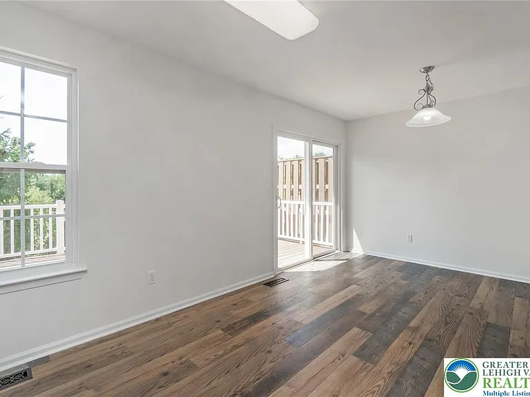 1096 Sparrow Way — Photo 22