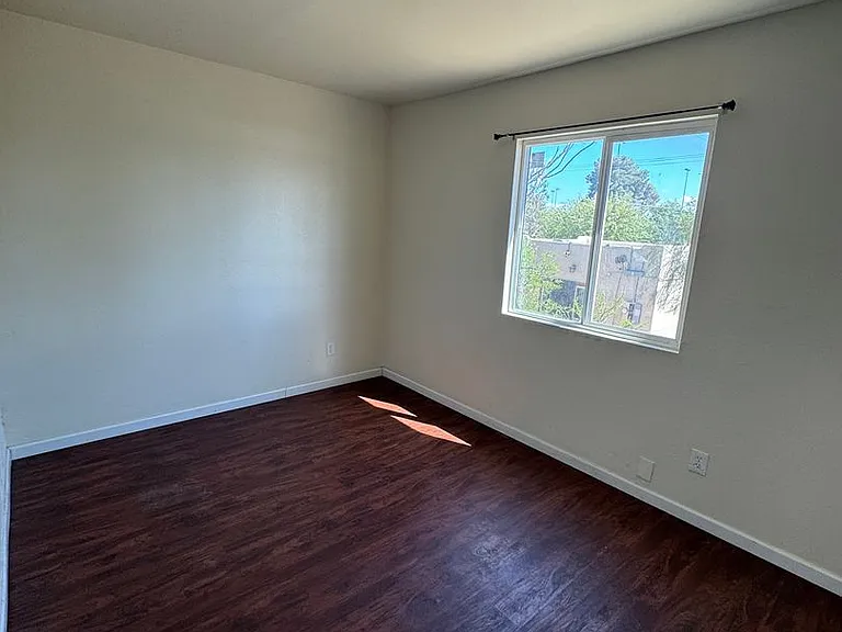 2809 N Mountain Ave — Photo 3