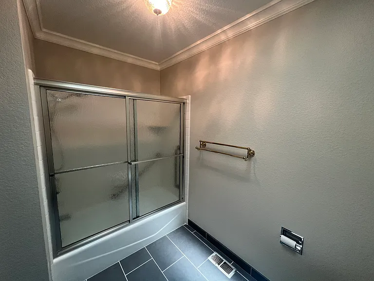 660 Helen Dr — Photo 26