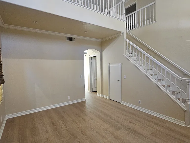 8162 Constantine Dr — Photo 9