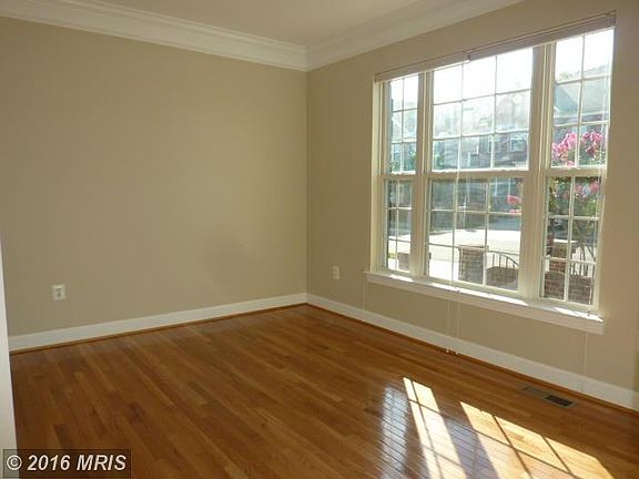 4th image of 5797 Falls Gate Ct
