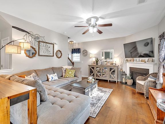 3rd image of 269 Hartwood Lake Ln