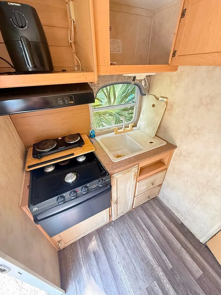RV for Sale - 10 Minutes to the Beach - Daytona, FL - Financing Available — Photo 4