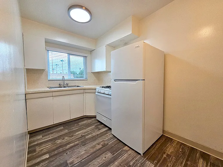 1465 Grand Ave — Photo 30