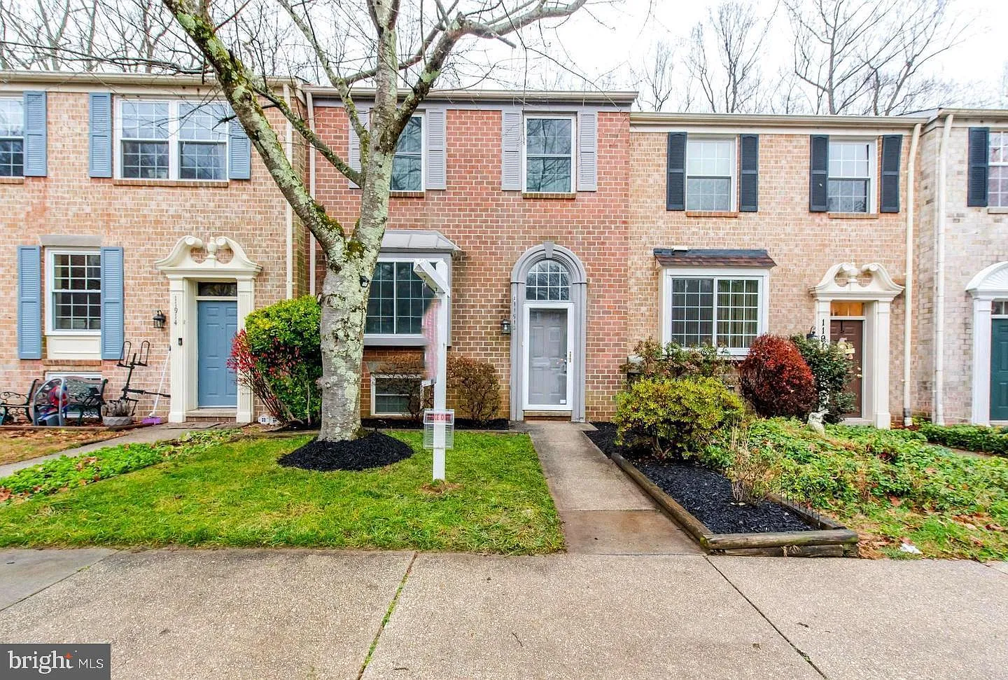 3 bed, 2.5 bath, 1987 sqft, $2,950 — Photo 1