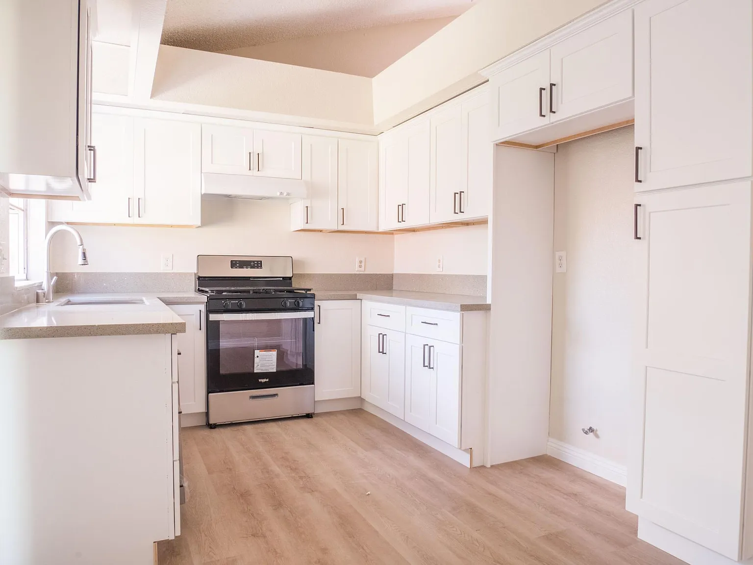 3 bed, 1229 sqft, $2,675 — Photo 4
