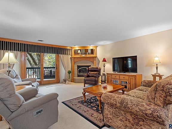 3rd image of 4204 S Minnesota Ave #103