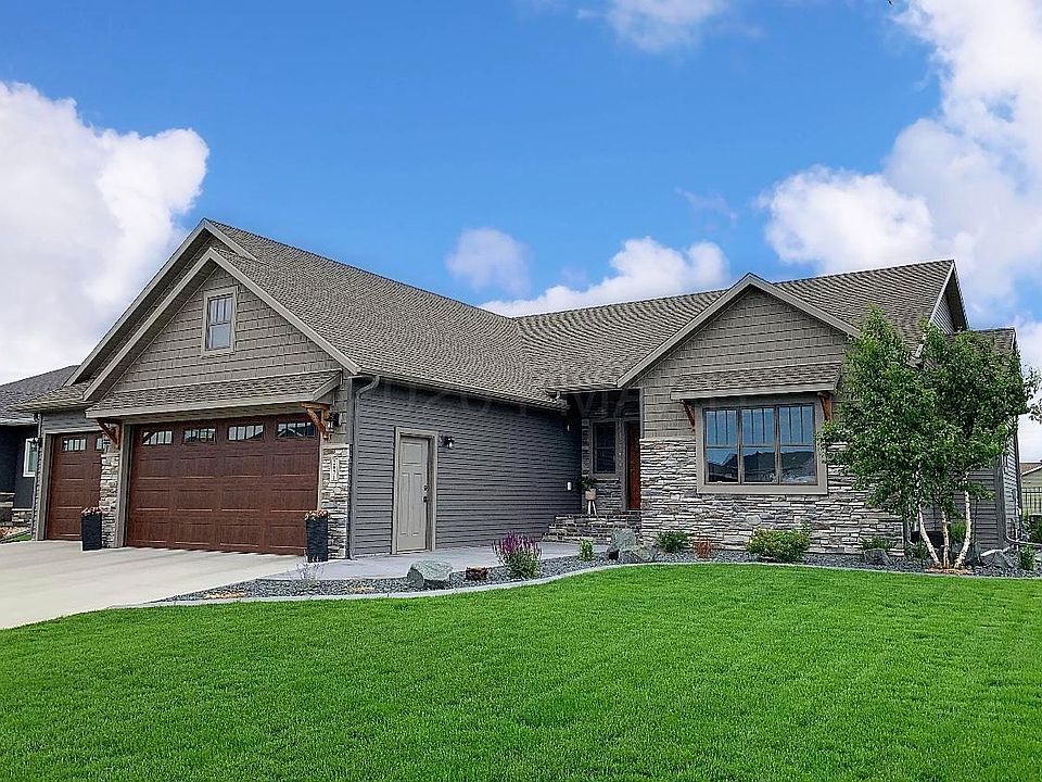 1st image of 2871 McLeod Dr E