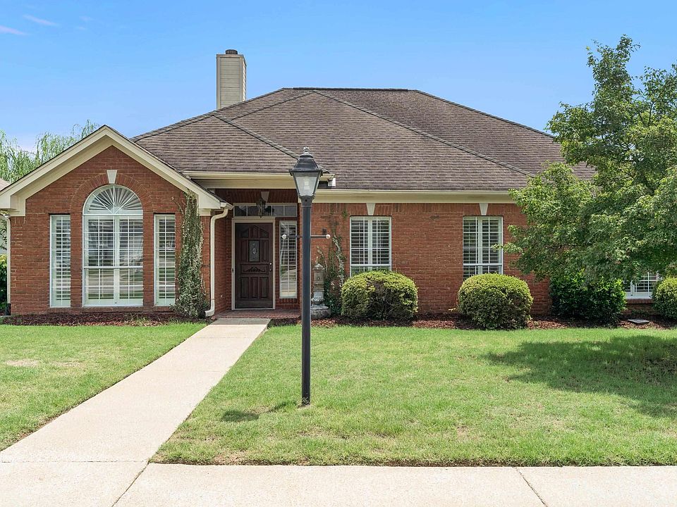 1st image of 102 Stratford Cir