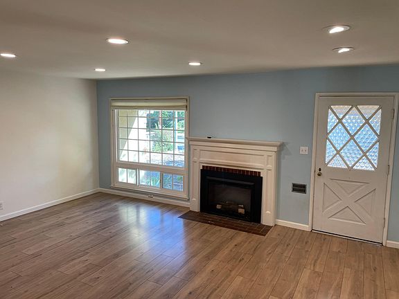 5th image of 832 53rd St