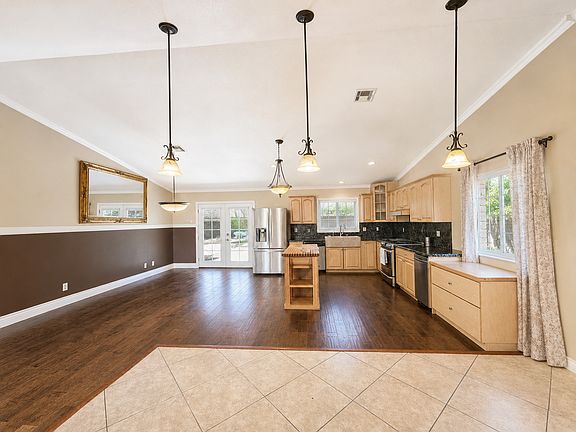 4th image of 735 Spyglass Ln