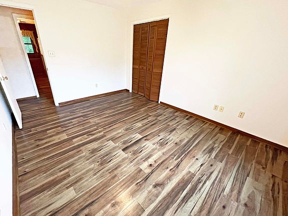5th image of 1584 Hudson Rd