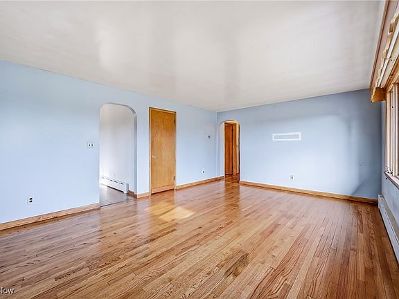 4th image of 24 Center St